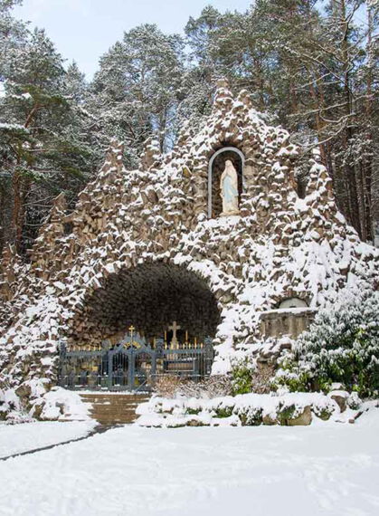 Mariengrotte im Winter in Bad Salzschlirf