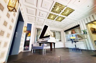 Eingangsbereich der Residenz mit Klavier-Flügel