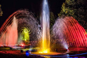 Lichterfest in Bad Salzschirf Farbige Wasserspiele mit Fontaine in allen Farben