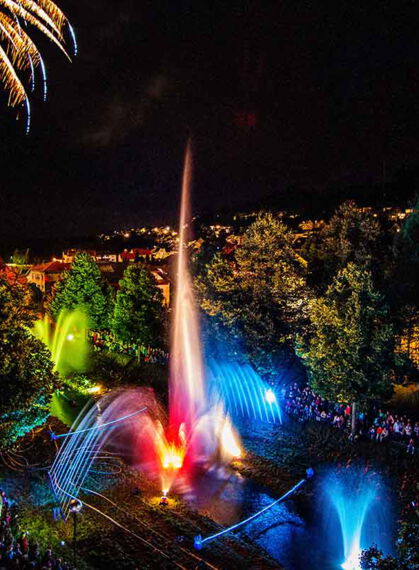Lichterfest in Bad Salzschirf Farbige Wasserspiele mit Fontaine und Kerzen